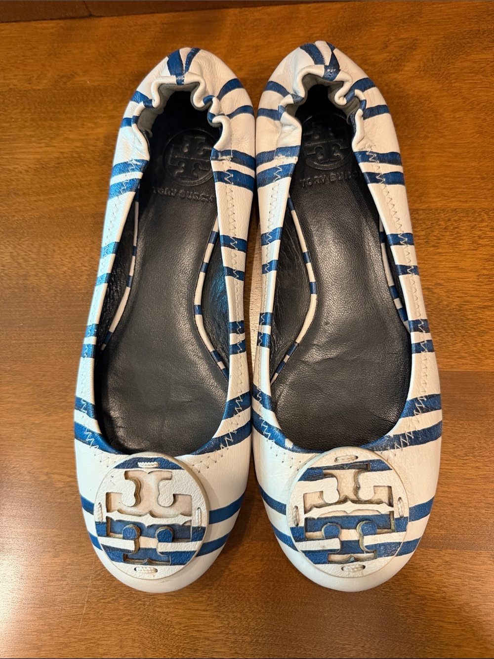 Tory Burch White and Blue Striped Reva Logo Ballet Flats - Picture 2 of 8
